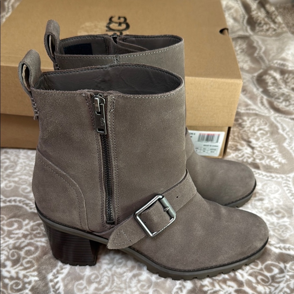 UGG Fern Women's  Suede Ankle Boots - like new with box